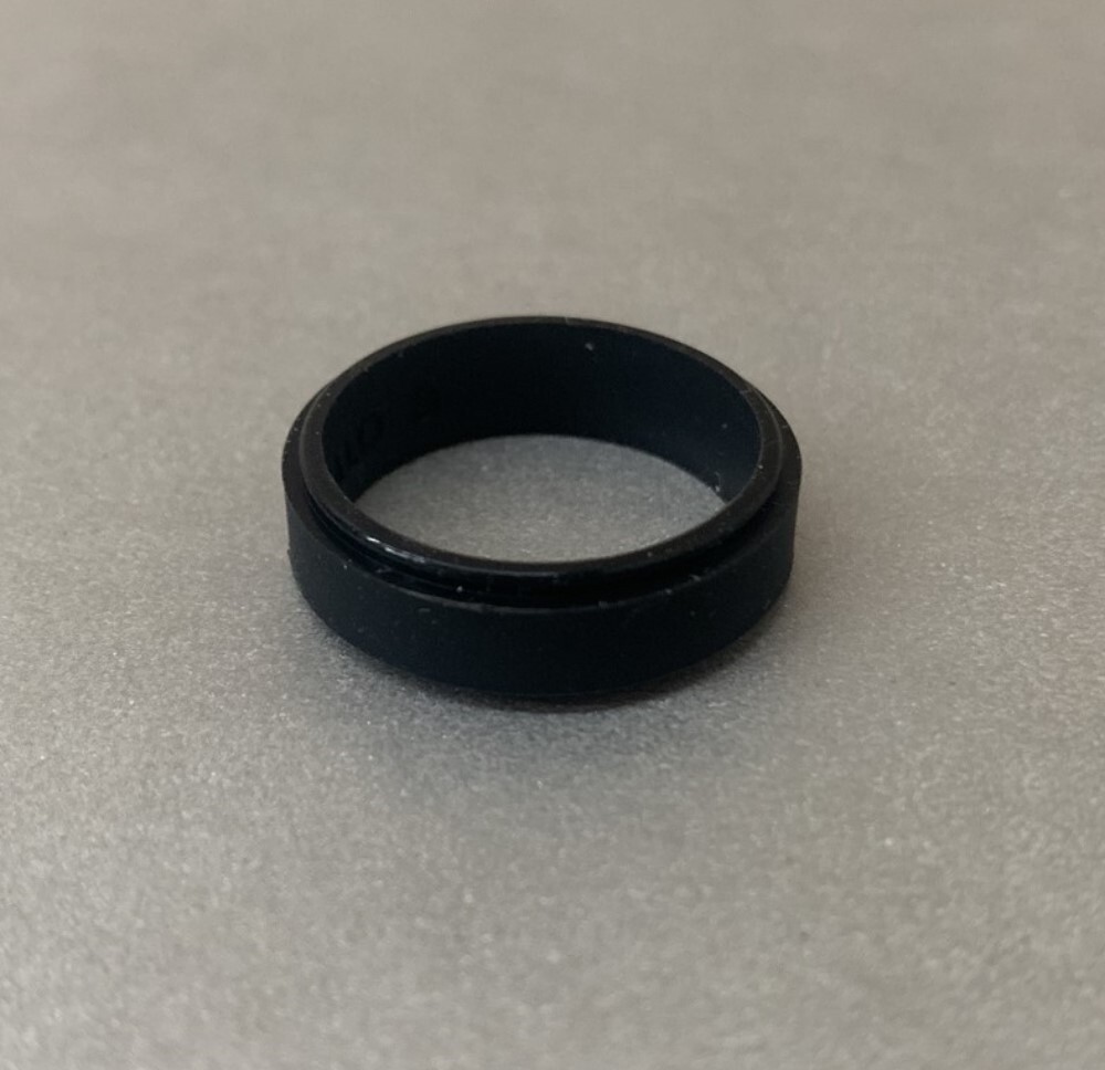 Qalo Unisex Adult Polished Step Edge Black Silicone Wedding Ring Choose Size