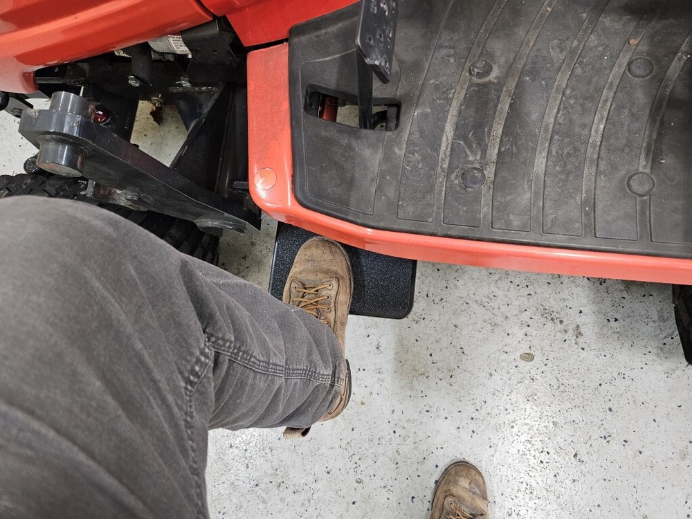 Kioti CS2220 / CS2520 Step