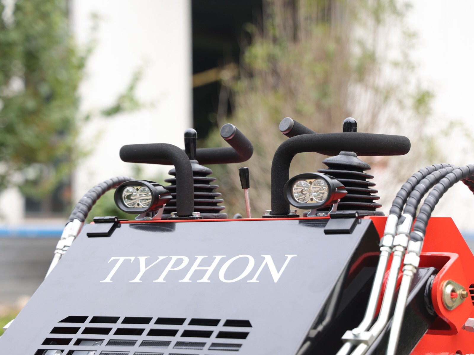 FREE SHIPPING NEW TYPHON STOMP 1,800lbs Mini Skid Steer 23HP Gas EPA Engine