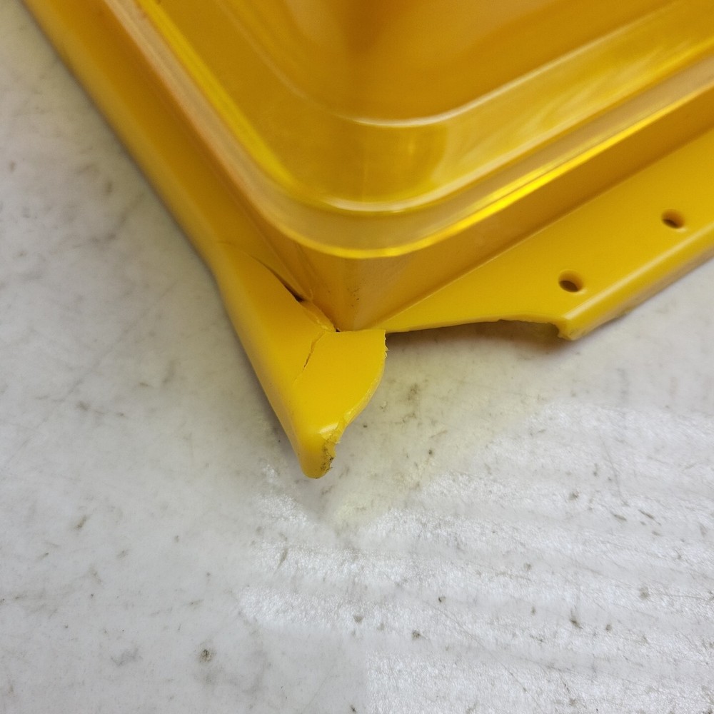 Master Lock S1850E410 6-Lock Electrical Focus Lockout Station CASE CORNER DAMAGE