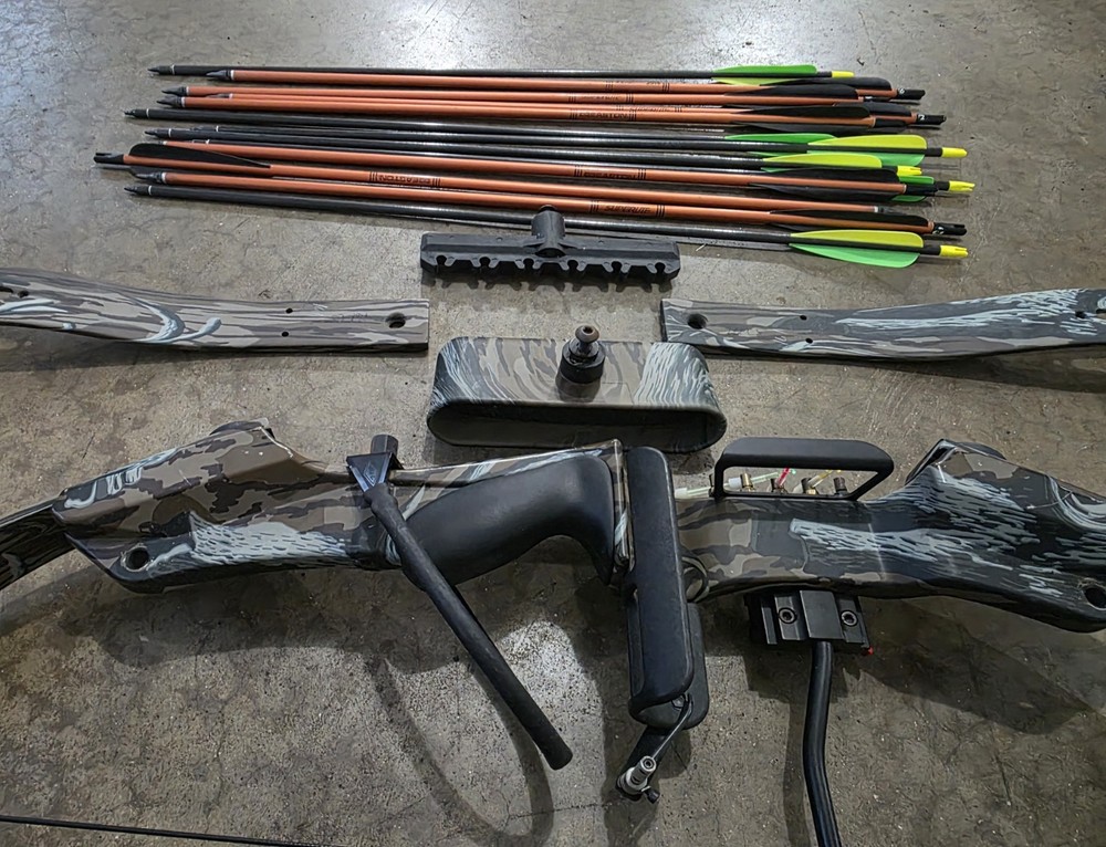 Golden Eagle Compound Bow with Arrows – Archery Good Condition.