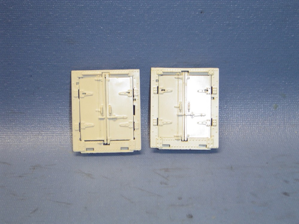 Lionel - 3472 Milk Car Doors (EGGSHELL).   Original Postwar