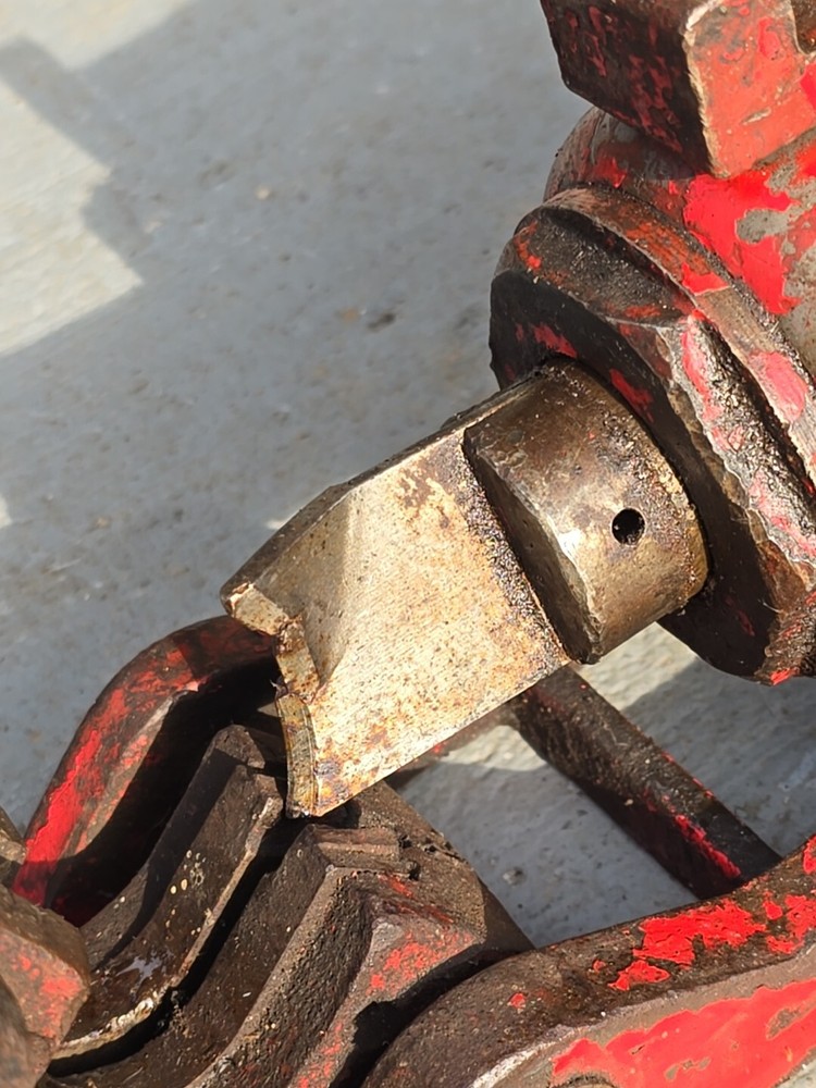Old Hydraulic Steel Wire Cutter