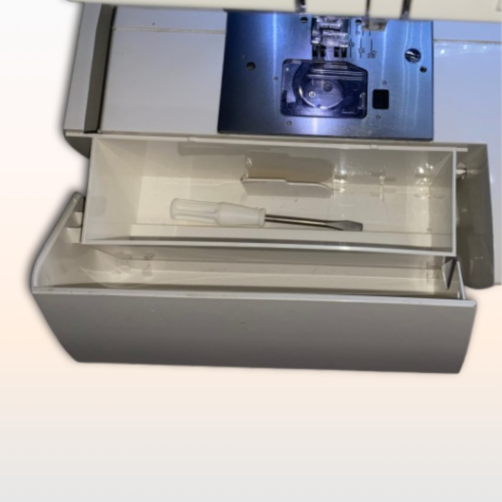 SINGER® Quantum Stylist 9960 Sewing Machine with Extension Table & BUNDLE