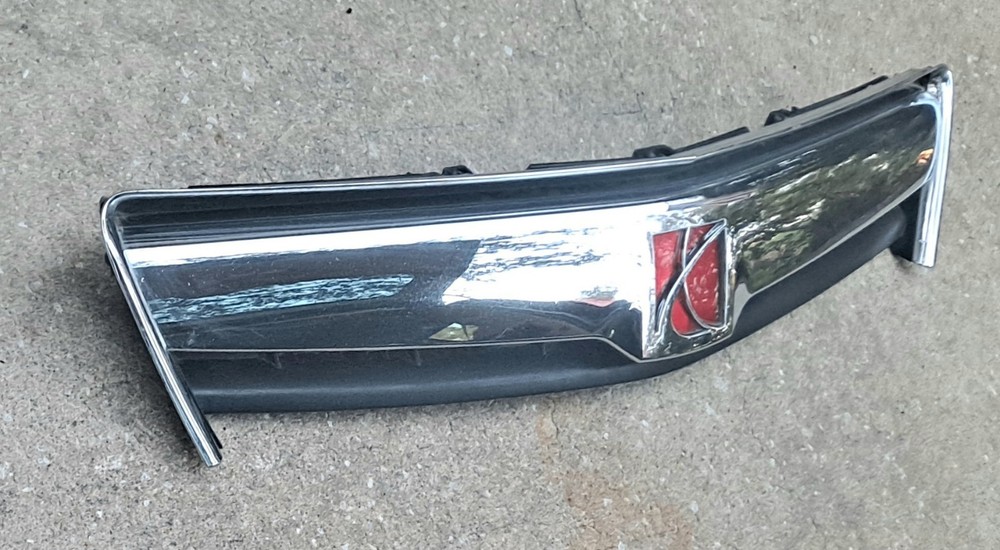 2008-2010 Saturn Vue Front Upper Grille Chrome w/ Emblem 2009