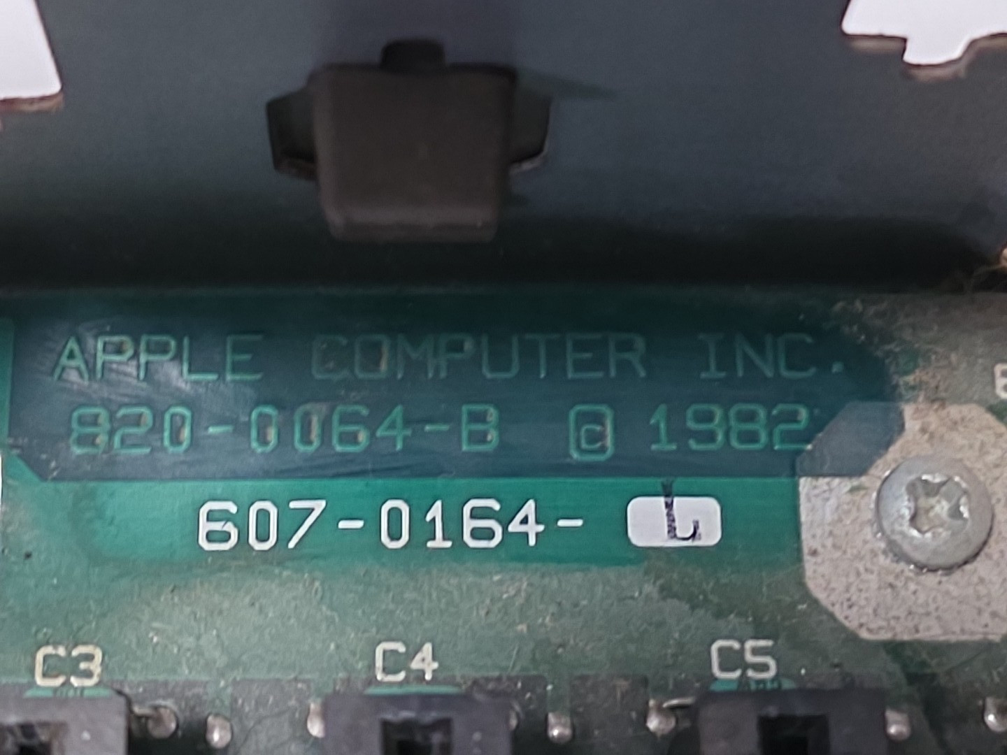 Apple IIe A2S2064 Vintage Personal Computer FOR Parts Or Repair - powers on