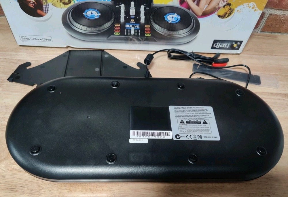 Numark iDJ Live Digital DJ Controller Turntable