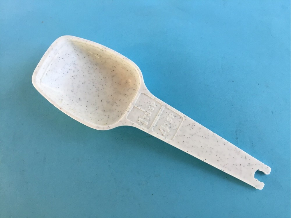 Tupperware Speckled Fireworks Nesting Measuring Spoon 1 TBS / 4 tsp EUC