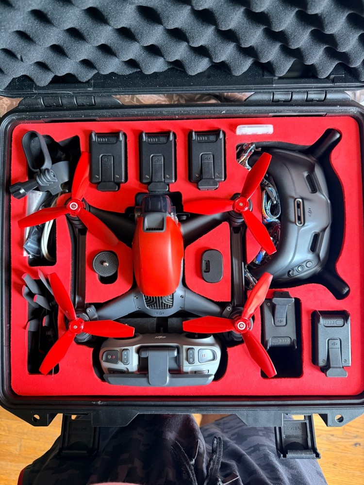 DJI FPV Combo Camera Drone - CP.FP.00000001.01