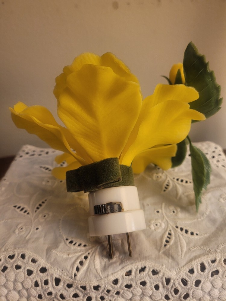 Vintage yellow flower night light