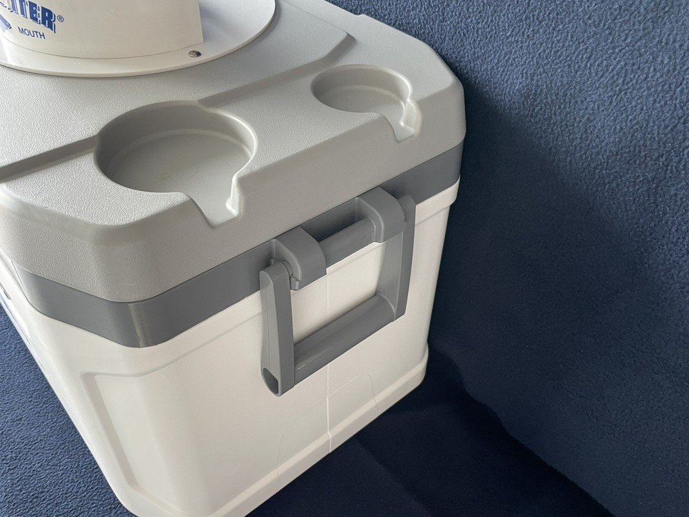 CatchCounter MEGAKOOL 52qt Igloo Counting Cooler-White/Grey
