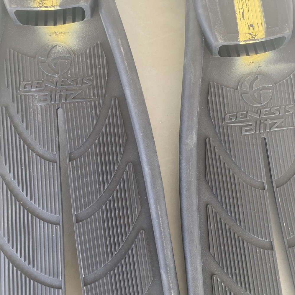 Genesis Blitz Open Heel Adjustable Scuba Dive Snorkel Split Fin Flippers Regular