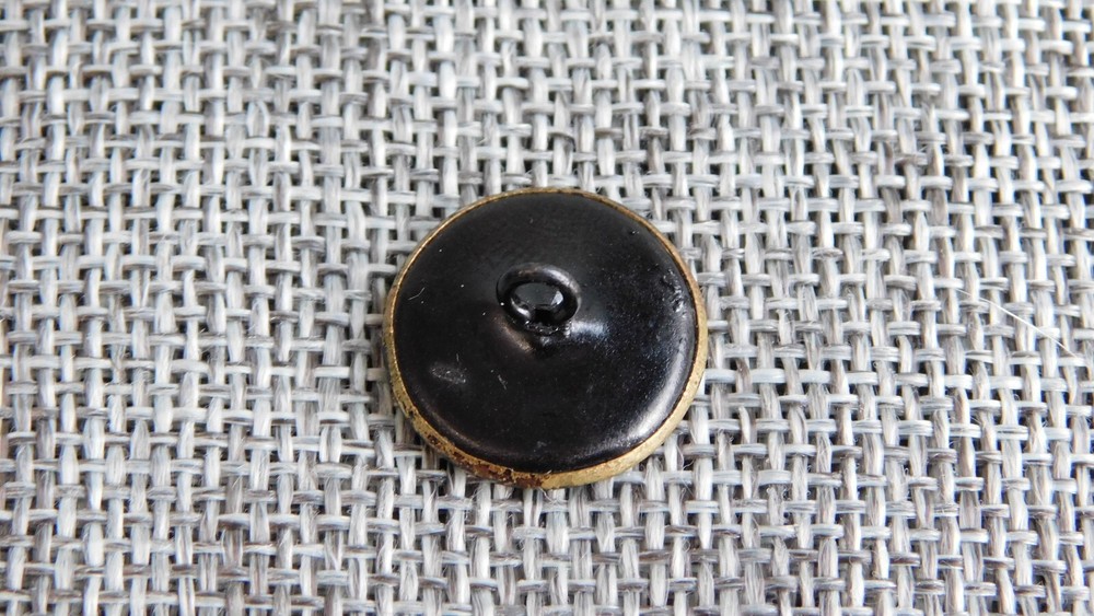 Antique Vtg Button Lizard on Branch Aprx: 5/8" #018-X