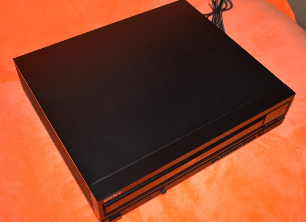 VINTAGE SONY 5 CD PLAYER WITH REMOTE CDP-C500