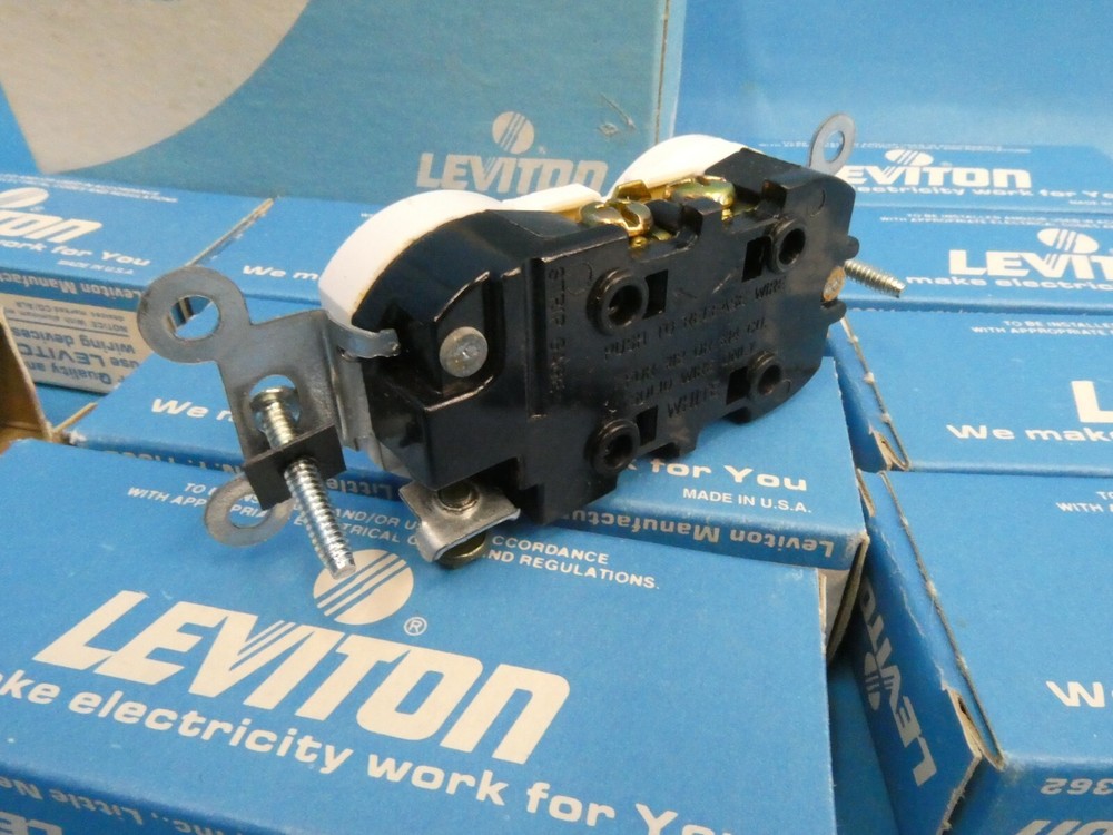 Leviton 5320-W White 3 Wire Grounding Duplex Receptacle Quickwire Side Outlets