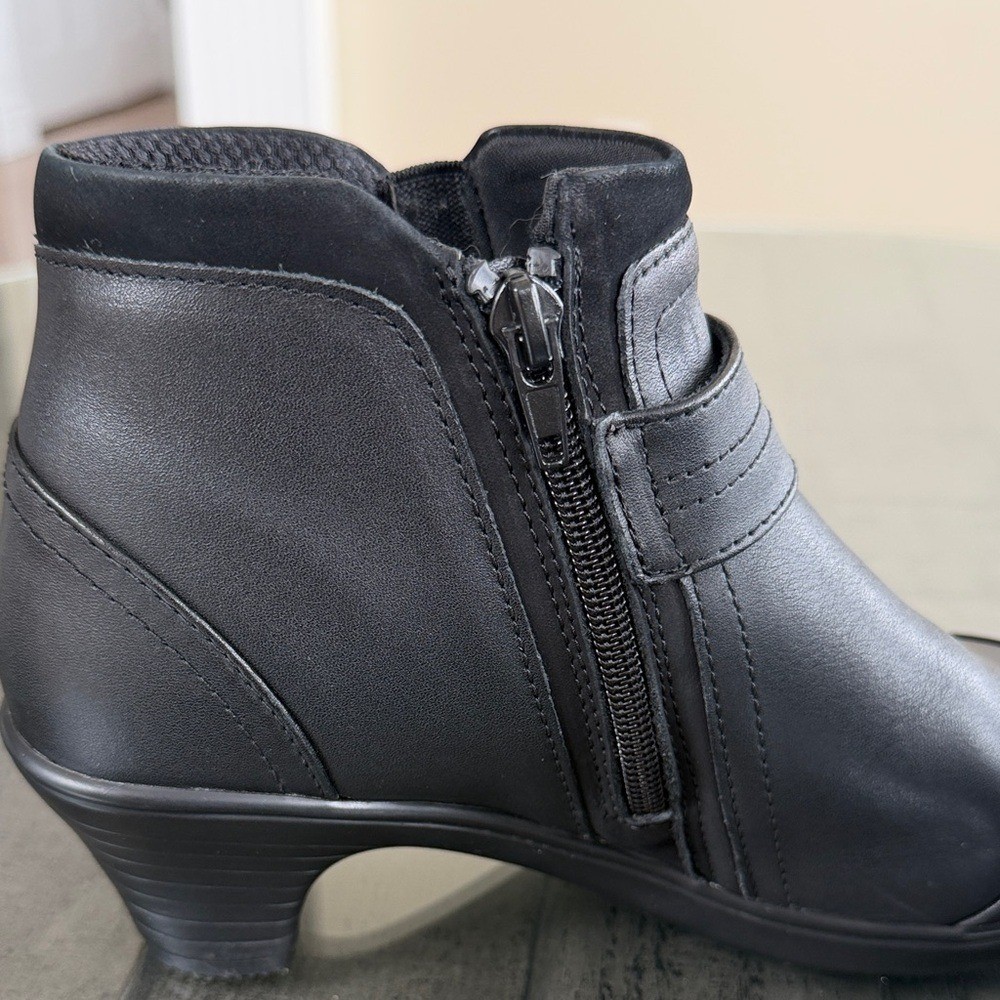 Orthofeet Bioheels women's black leather ankle boots 6 wide