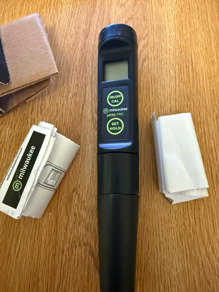 Milwaukee pH55 Waterproof pH Tester with Automatic Calibration