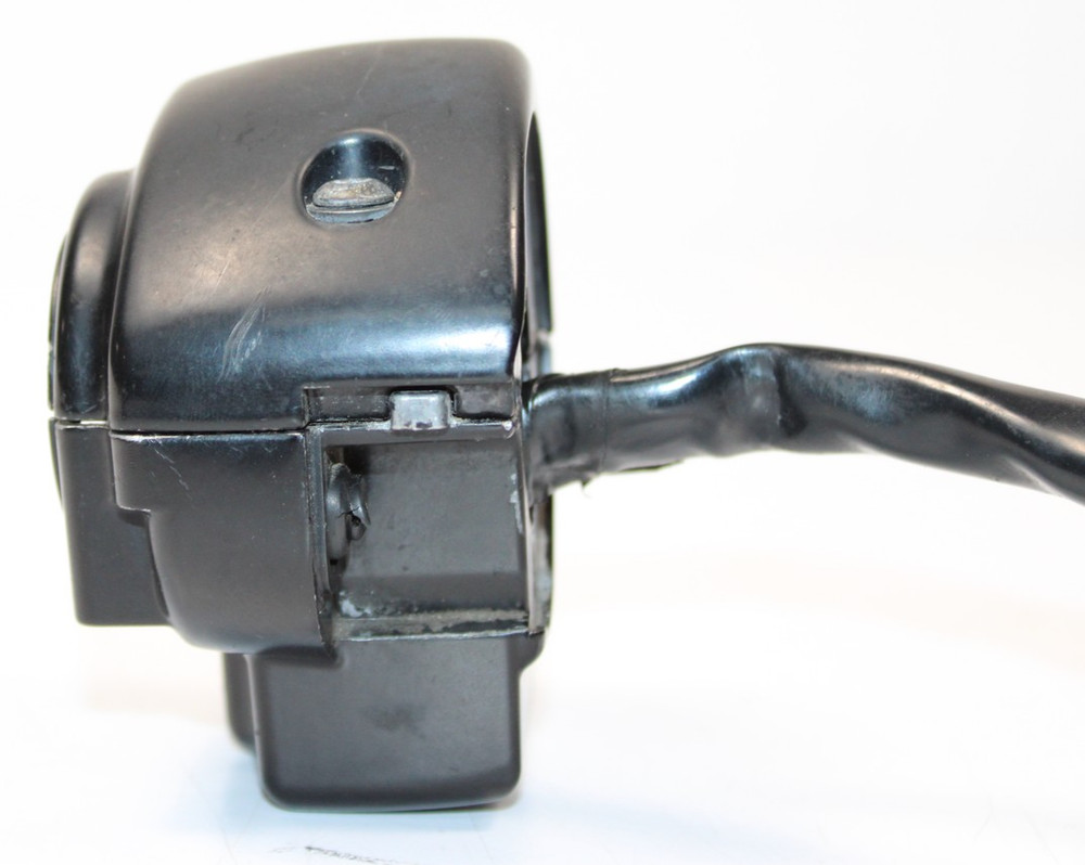 04 Harley Electra Glide Classic FLHTCI Right Control Switch