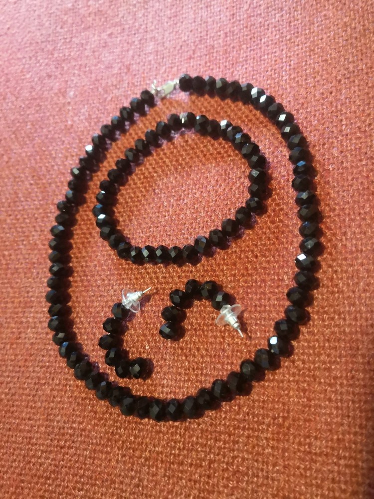 Glass necklace, bracelet & earing set