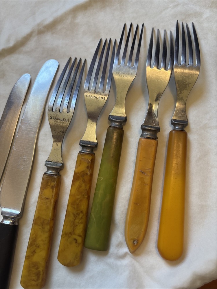 Assorted Vintage Bakelite Cutlery