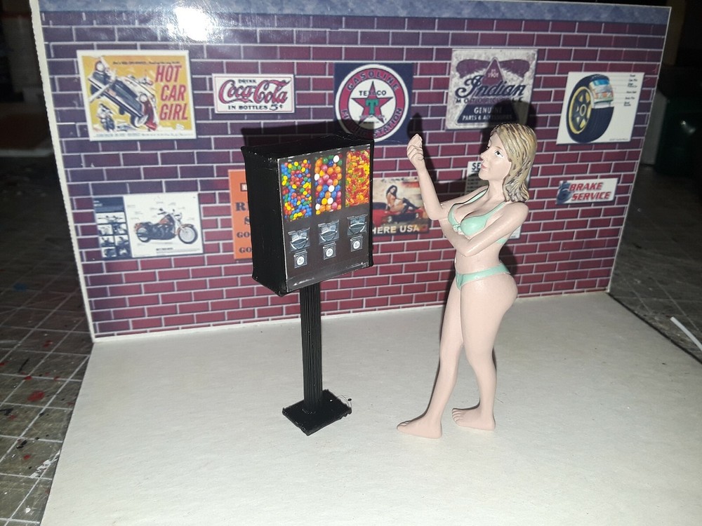 1:24 & 1:25 Bubble Gum / Candy Vending Machine Diorama Accessory Items