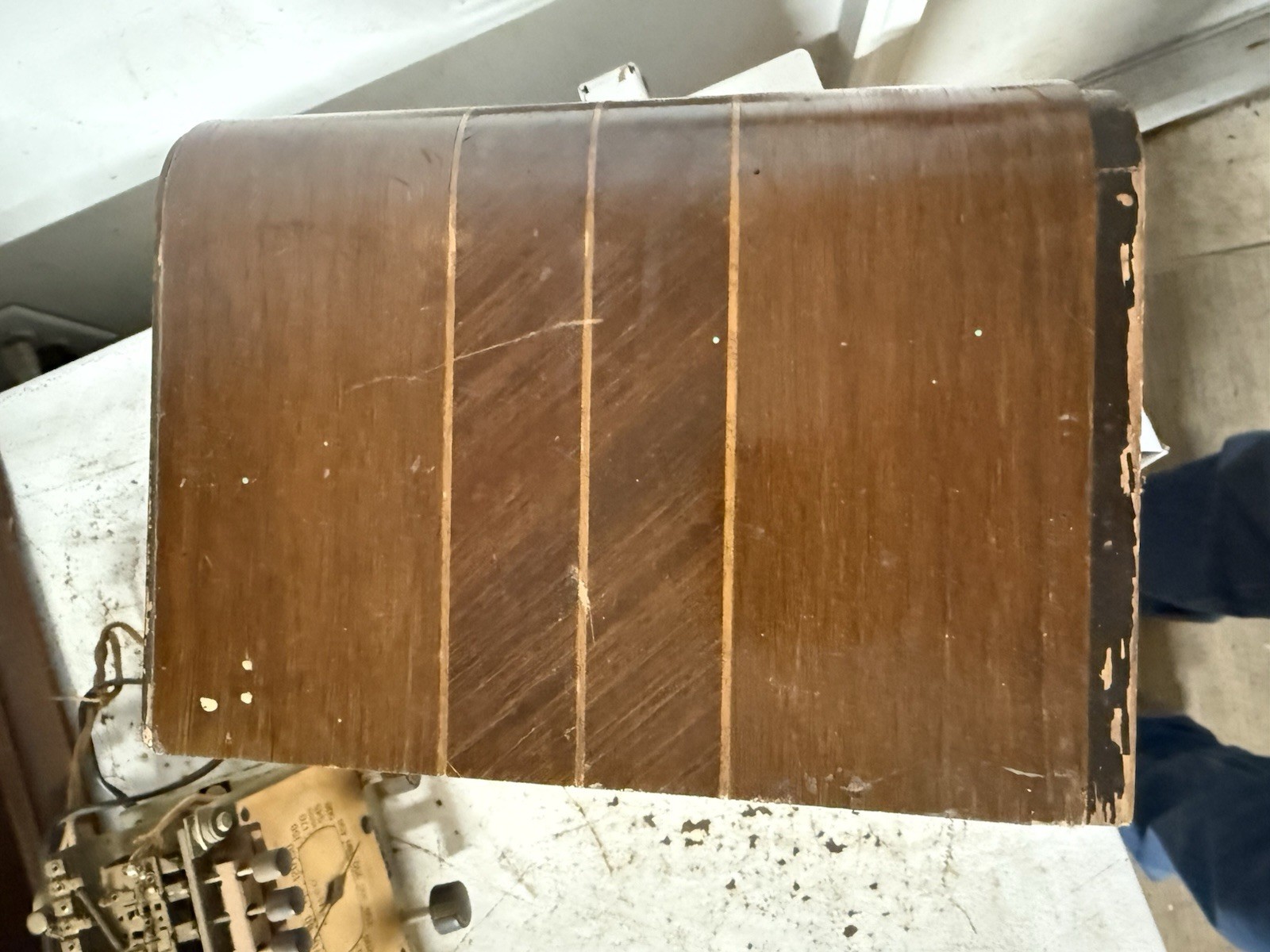 1939 PHILCO Radio model 39-7 push button tube wood tabletop