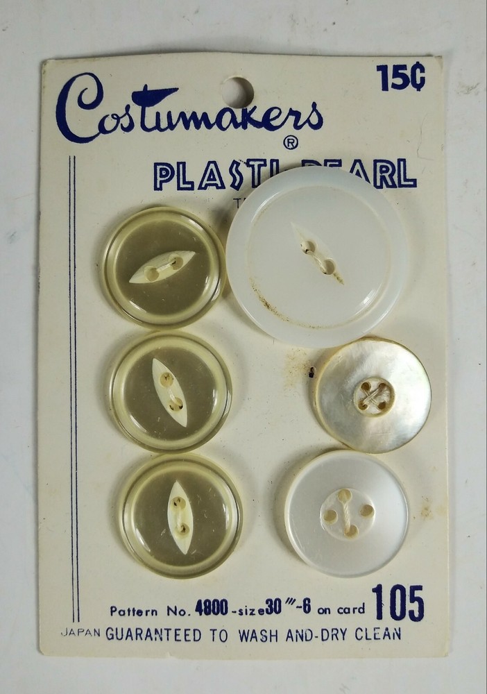 LOT VINTAGE PLASTIC BUTTONS Pre-Owned