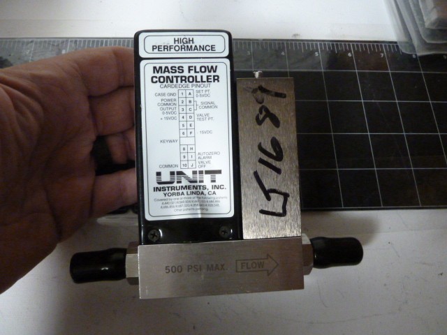 UNIT INSTRUMENTS UFC-1100A MASS FLOW CONTROLLER