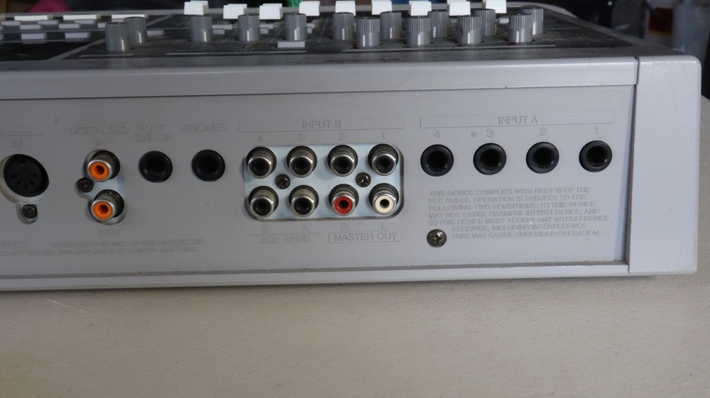 Roland VS-880 VXpanded Digital Studio Workstation Powers up UNTESTED N