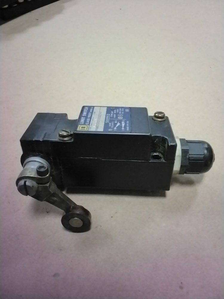 Square D AEQ2724 Limit Switch Class 9007 Ser A
