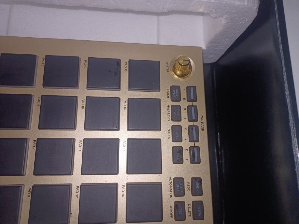 Akai Professional MPC Live Sampler - Gold