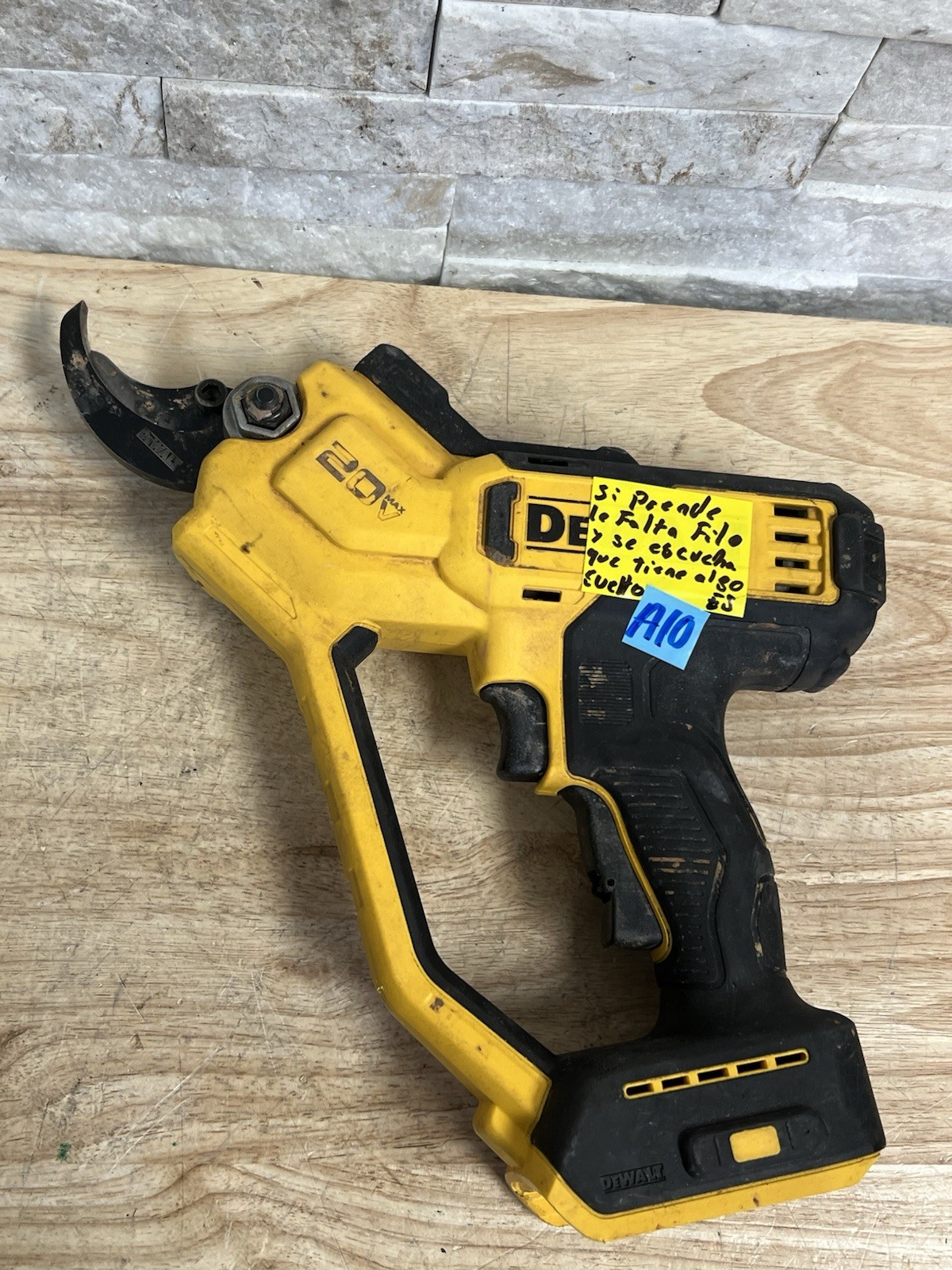 DEWALT DCPR320B 20V MAX 1.5" Pruner - FOR PARTS OR REPAIR