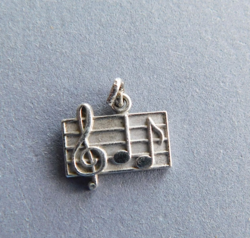 Charm : Music Staff, treble clef & notes - Sterling