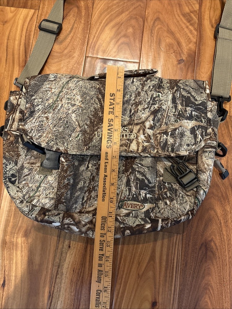 Avery Outdoors Ducks Unlimited Expandable Guide Bag