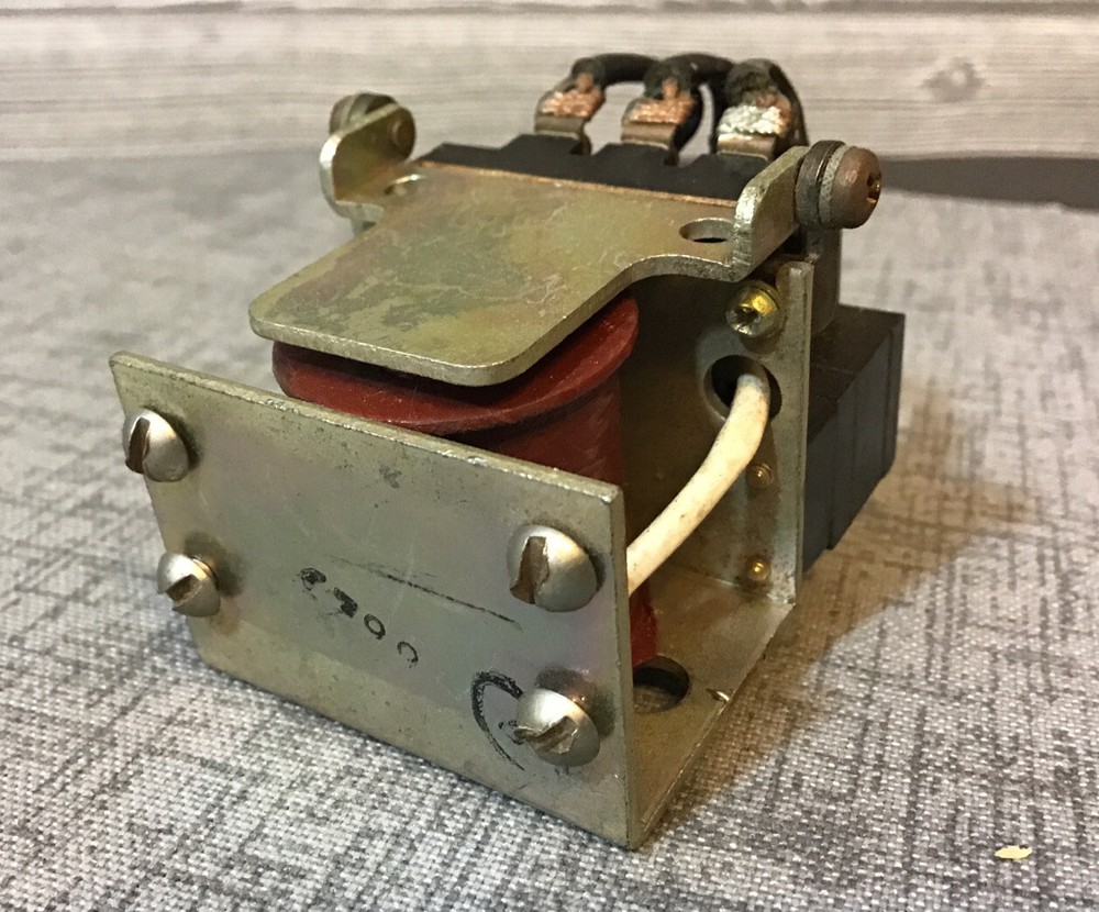 Used 33BQA6F Phillips Advance Control Co. relays solenoids