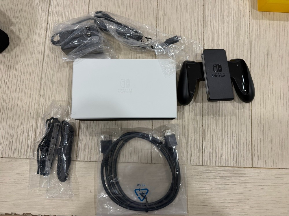 Nintendo Switch Console Dock Charging Station  W/ Joy-Con Grip