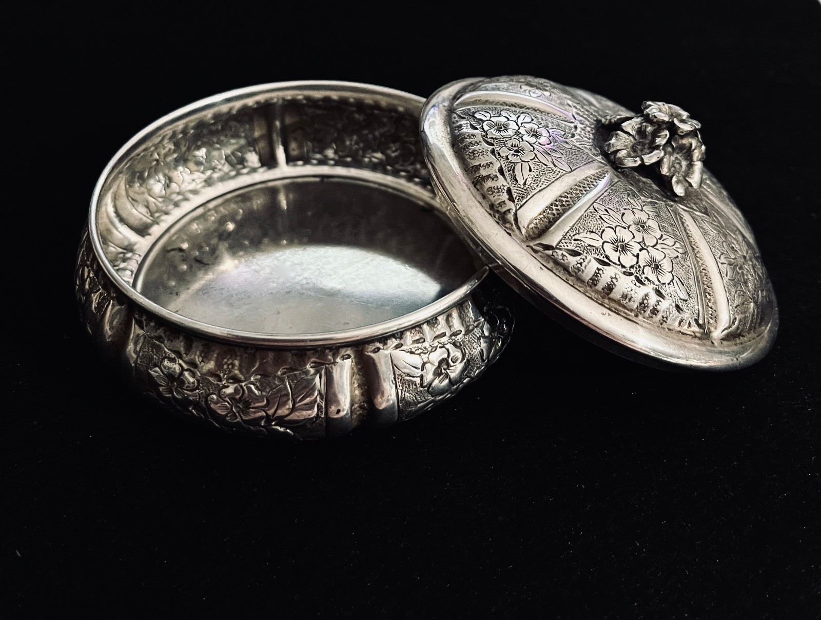 CONTINENTAL 800 SILVER COVERED ORNATE TRINKET BOX ROUND 3 1/2 " 4.55 OZ