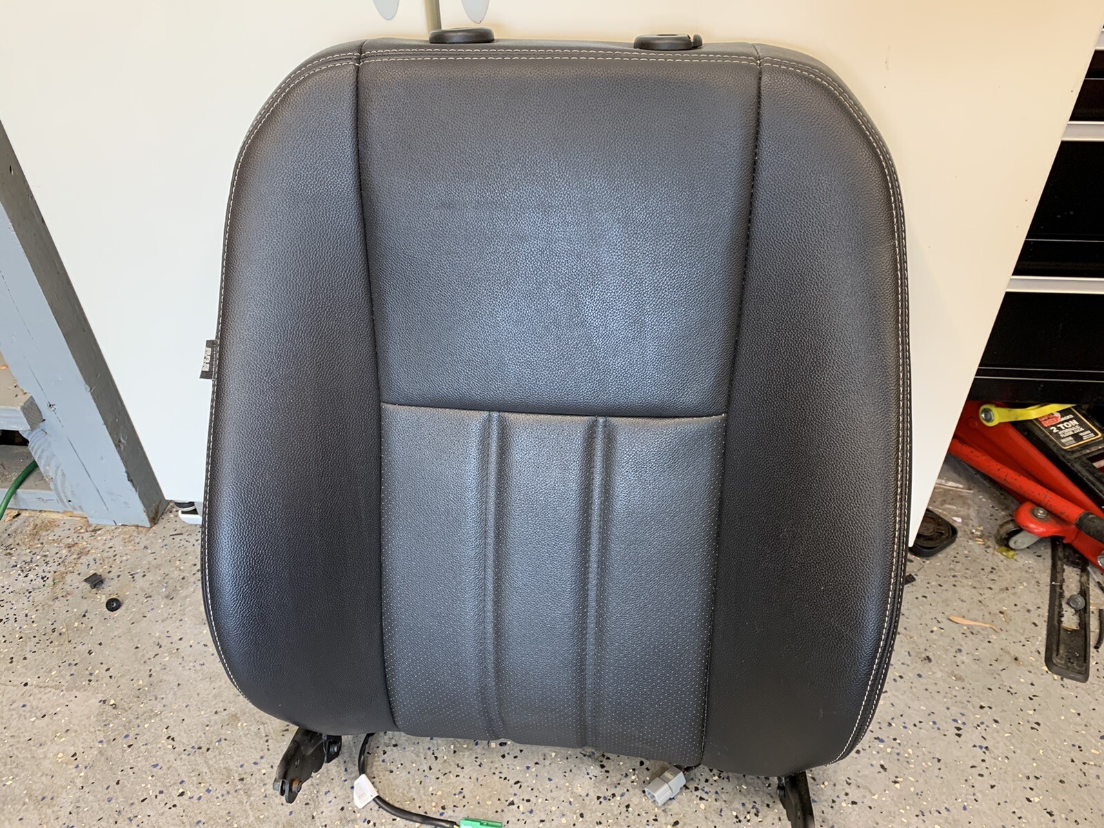 2012 Chrysler Town and Country Dodge caravan RIGHT front seat BLK Leather OEM