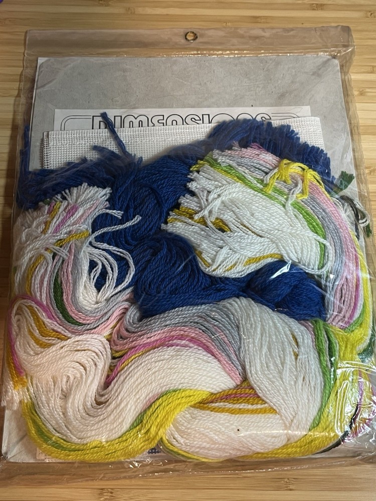 VINTAGE SEALED -1977 Dimensions needlepoint - Persian Cat - #2015