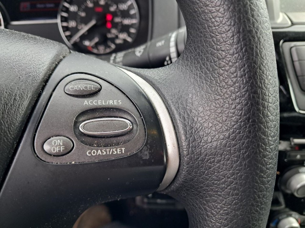 PATHFINDR 2017 Glove Box 5024428