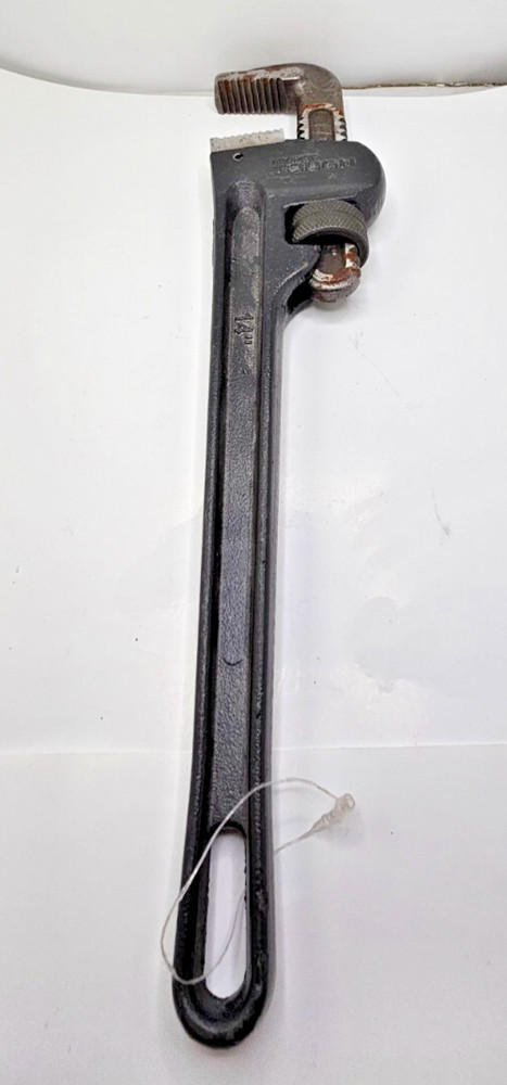 Hyper Tough 14” Pipe Wrench Black (USED)