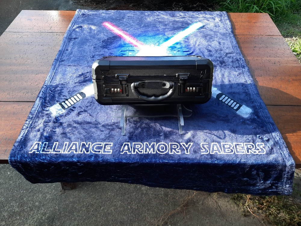 CUSTOM LIGHTSABER 2 HILT LOCKING CASE ON SALE!
