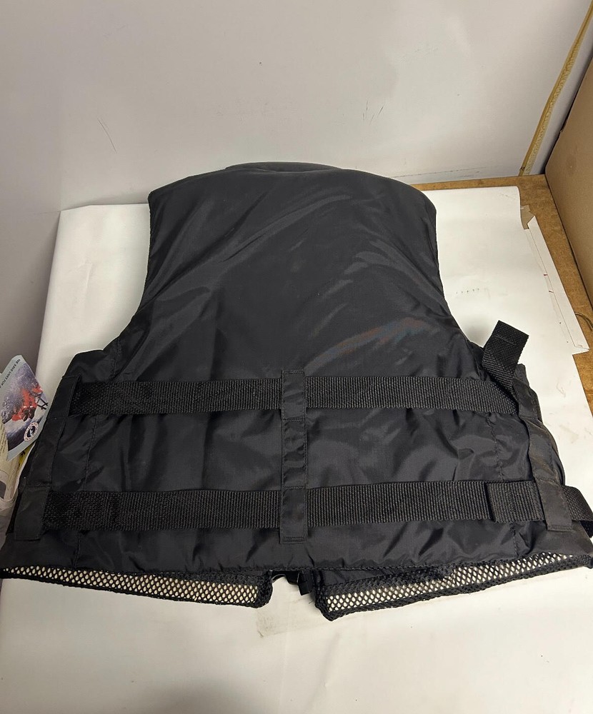 Stearns A Floatation Device(PFD)Model# MV5600 SO TYPE III LARGE BLACK
