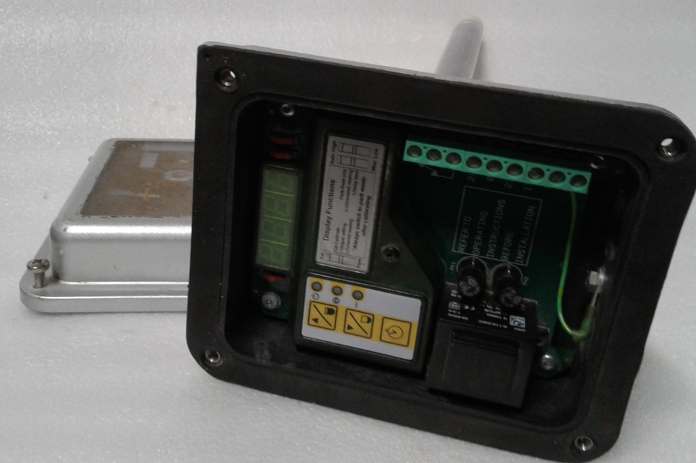 4B Components ATS7V0FC-300 Auto Calibrating Level Control - as Pictured