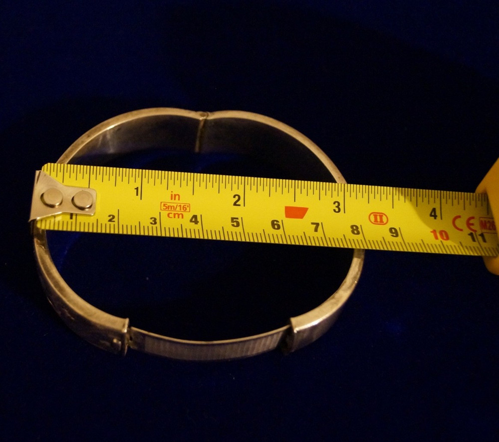 Solid Silver Hinged Ladies Etched Bangle - Birmingham, 1969 - 27.2g