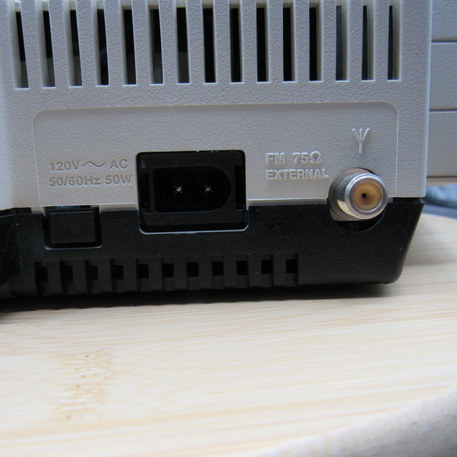 Bose Wave Radio AWR1-1W AM/FM Radio Stereo System Alarm Clock with Remote