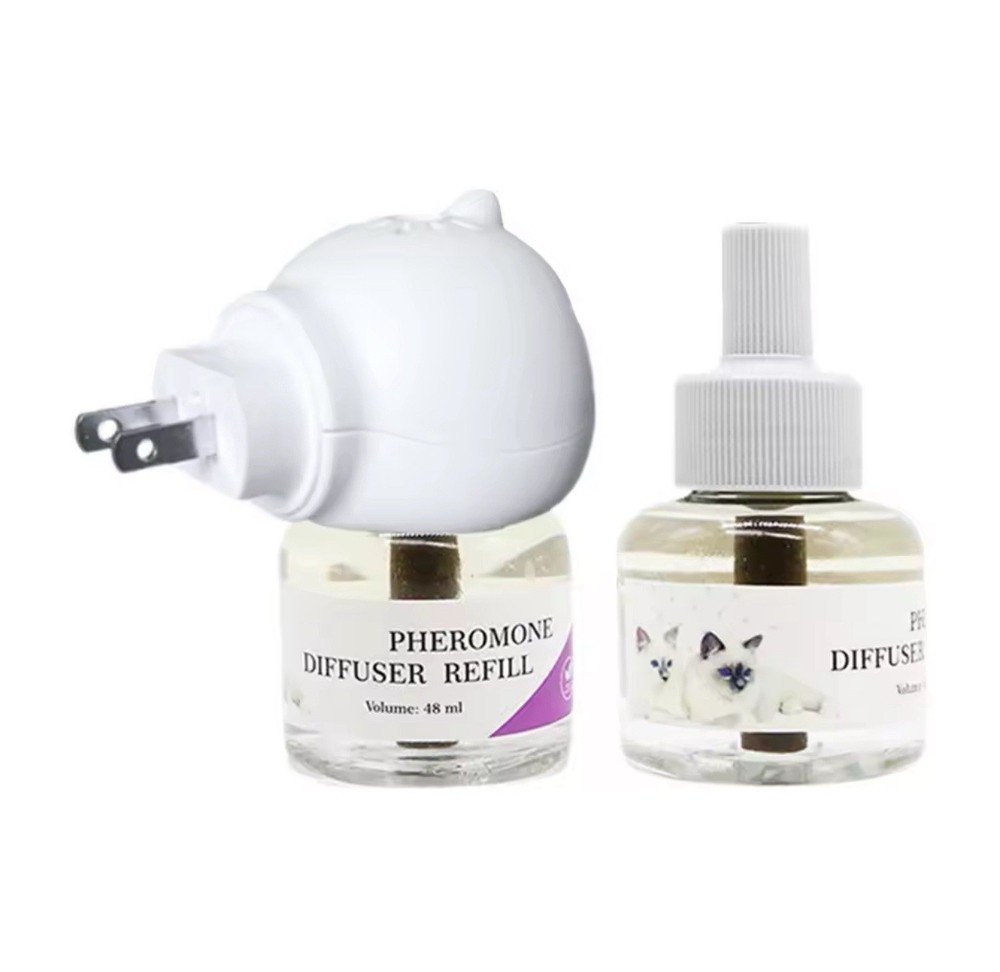 Lot Of Cat Calming Pheromone Diffuser Kit Plug-In (1 Diffuser, 2 Refills)