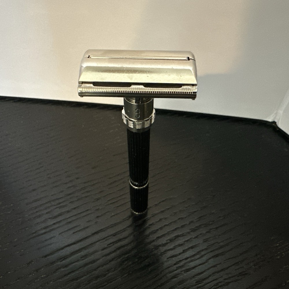 Vintage Gillette Super Adjustable 109 Safety Razor/1975 V1
