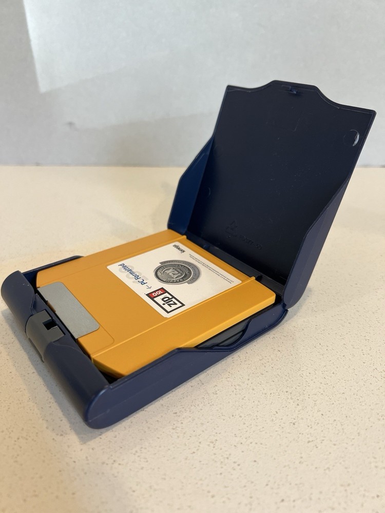 Fellowes Computerware Zip Disk Case 3 Pack- 65140 + 3 100 MB