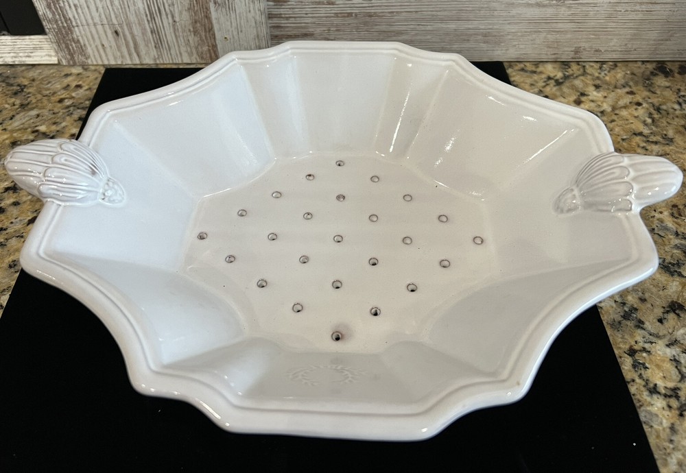Style Eyes Embossed Whiteware Berry Colander